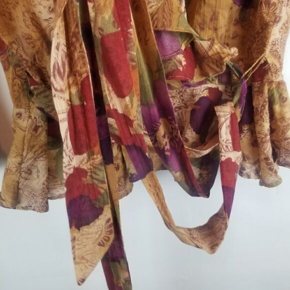 CHAPS TOTAL WRAP AROUND FLORAL TOP. SIZE M. - Picture 7 of 11